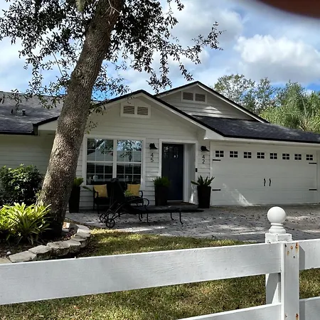 Spacious Craftsman House Sleeps 8